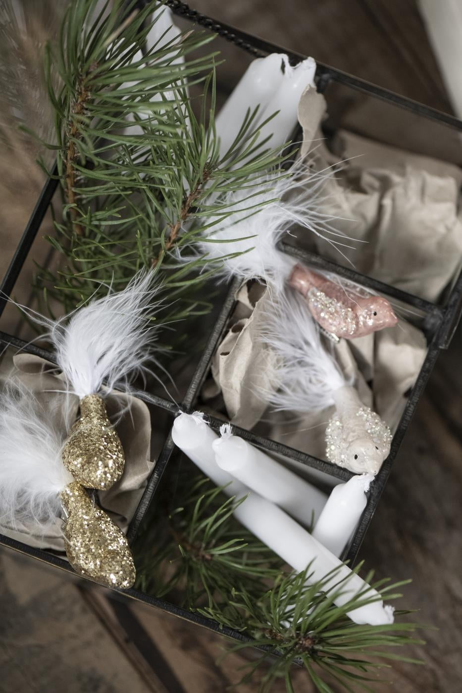 Pyntefugl til at sætte på et juletræ i hvid