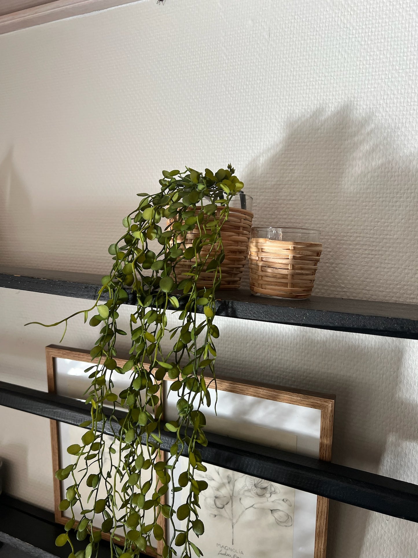 Kunstig grøn hængeplante