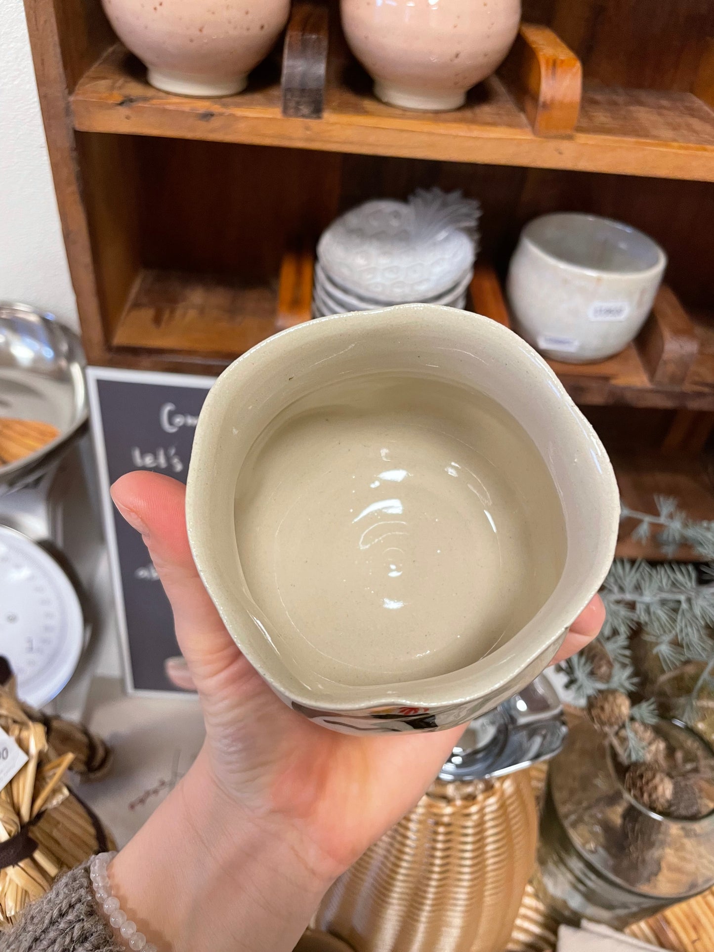 Håndlavet keramik krus i beige