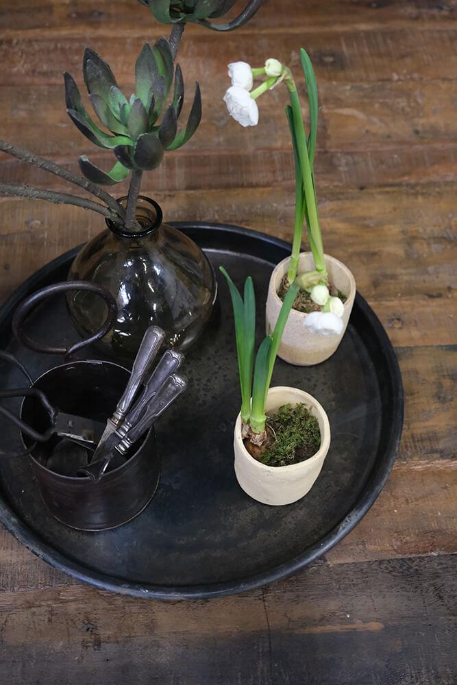 Pyntebakke i jern i mørke farver