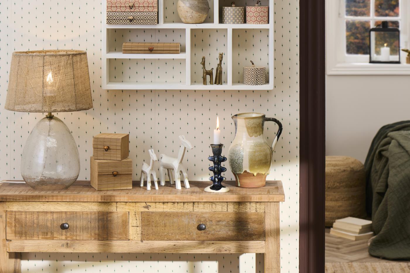 Bordlampe i oval glas med hessianskærm fra ib Laursen