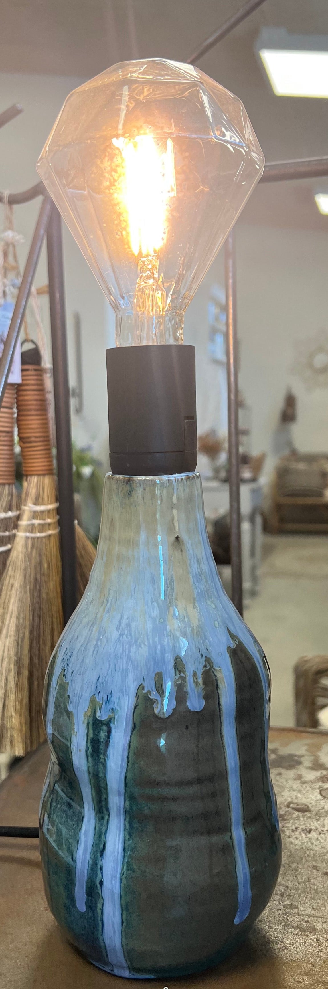 Lampe i blå og grå farver fra Handmade by Victoria Juul
