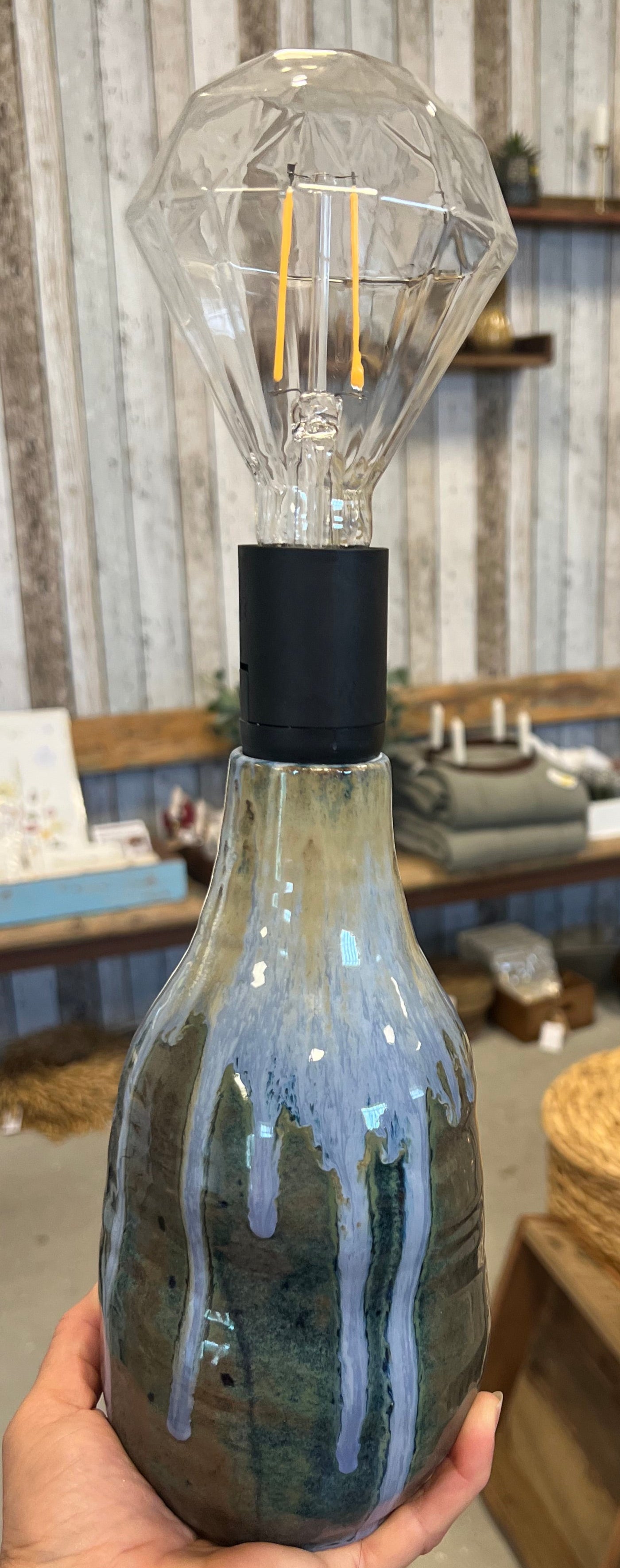 Keramik lampe fra Handmade by Victoria Juul