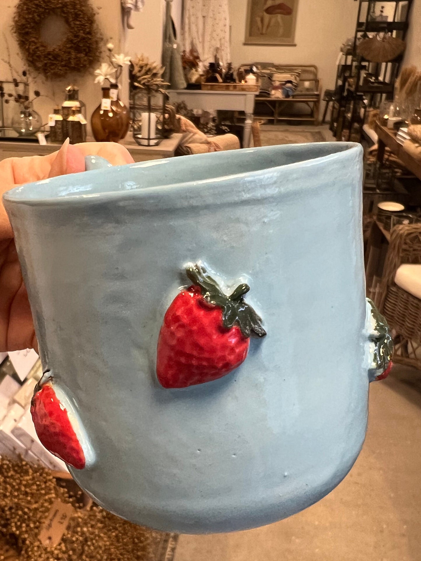 Krus i keramik i blå fra Victoria Juul