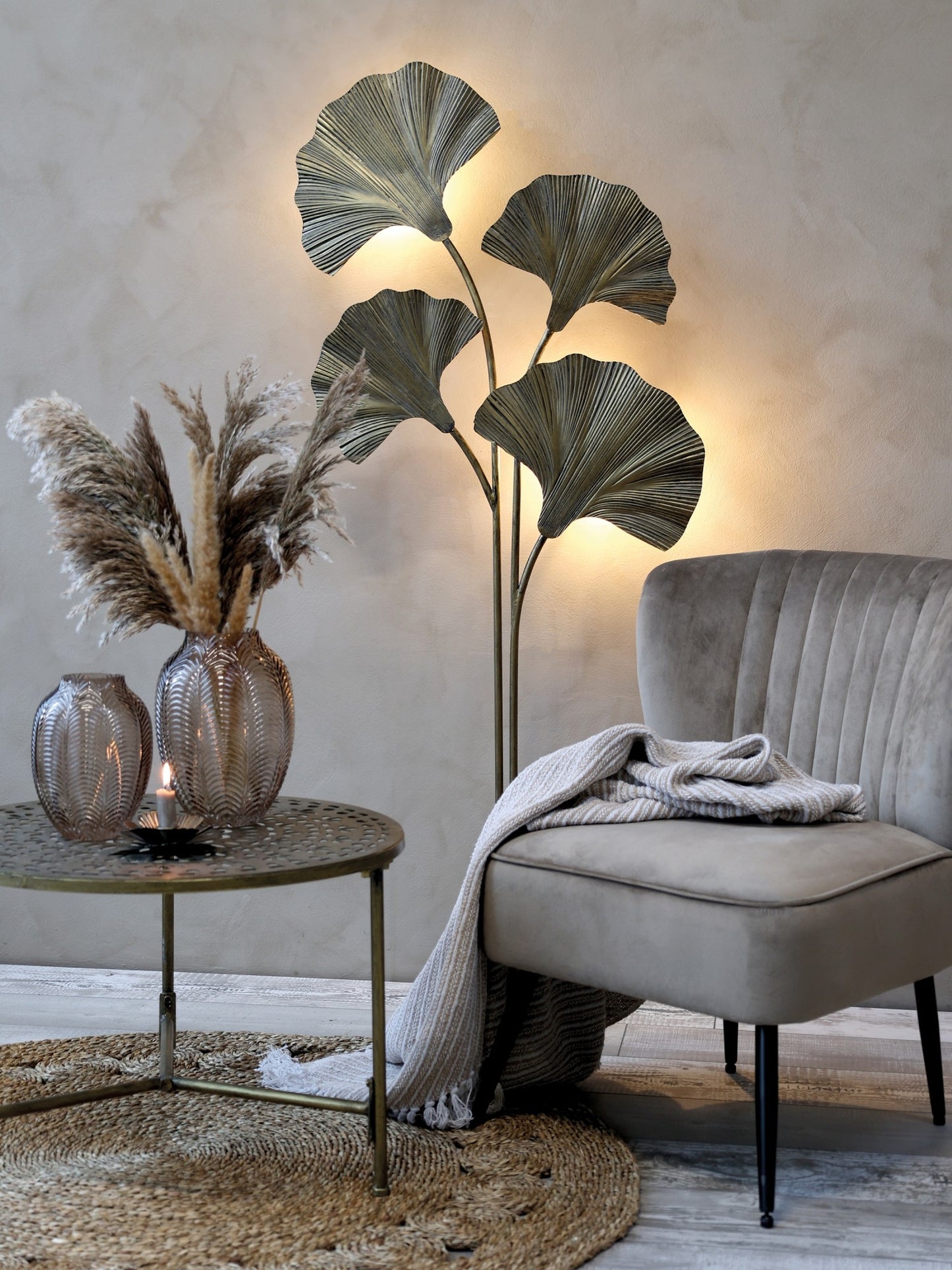 Latte farvet vase fra Chic Antique