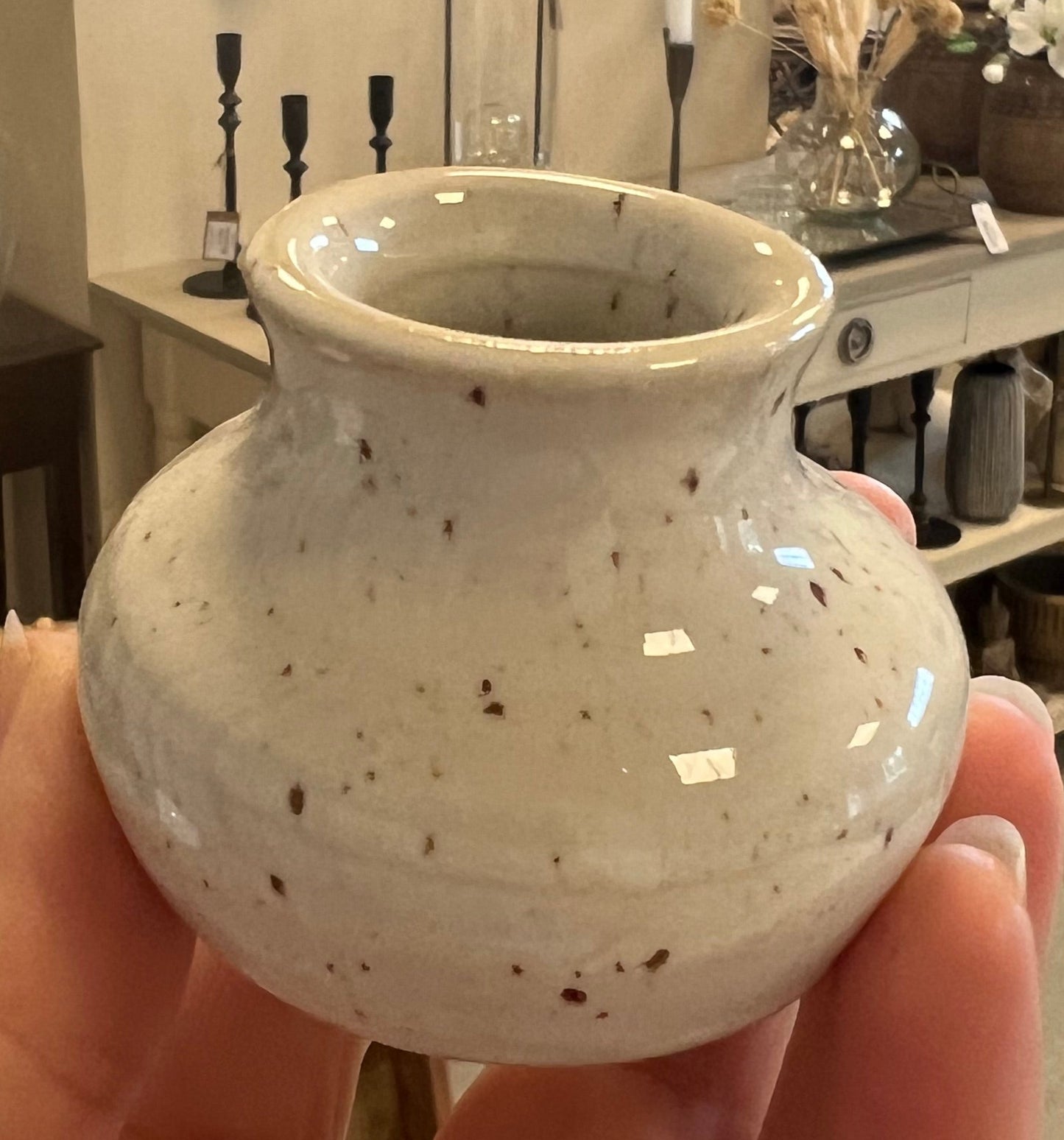 Vase i hvid fra Vangs keramiske værksted