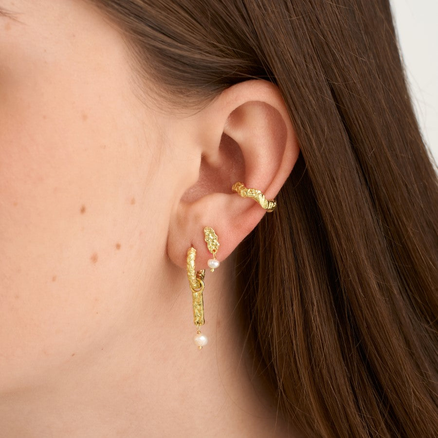 Flotte øreringe i guld med perler