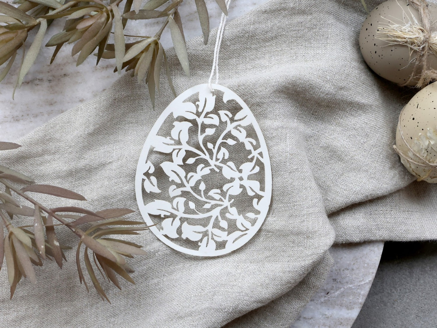 Papirklip påskeæg hvid til ophæng fra Chic Antique