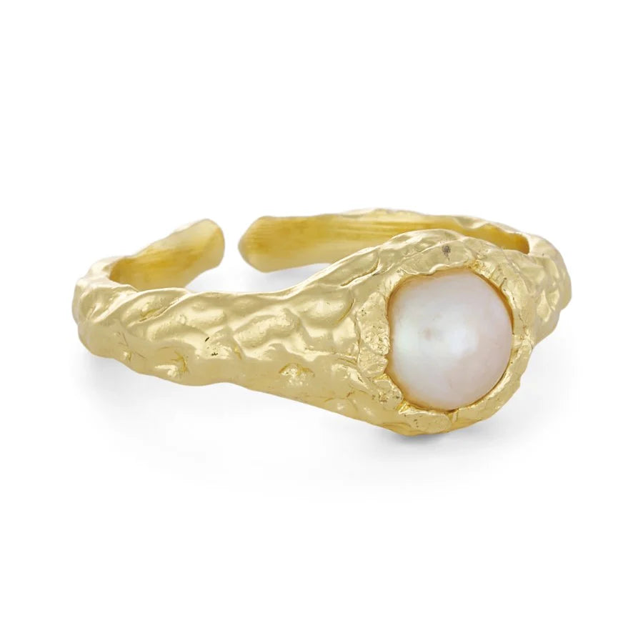 Rustik guldring med ferskvands perle fra Pure by Nat