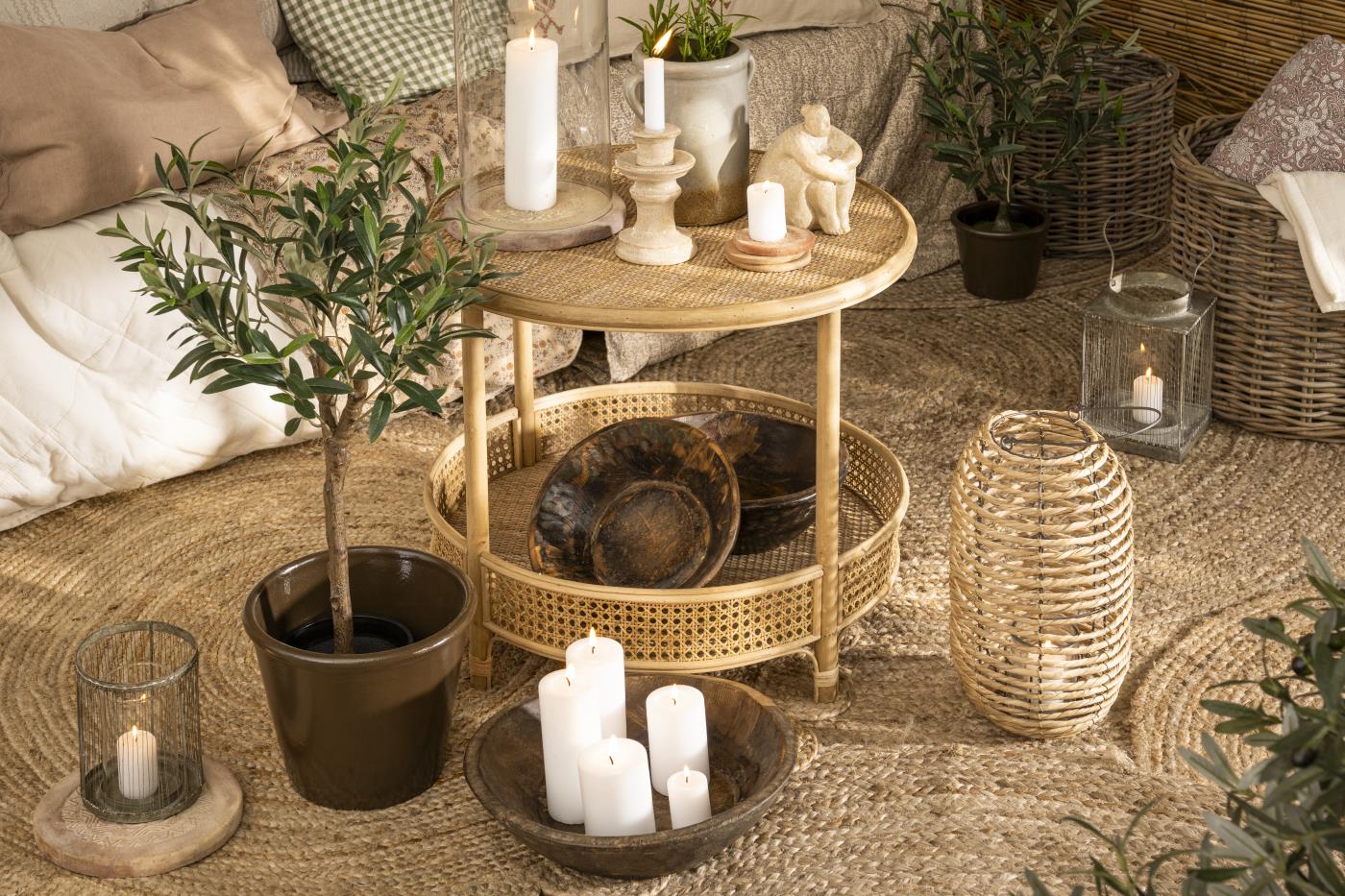 Rundt fletbord med hylde fra Ib Laursen