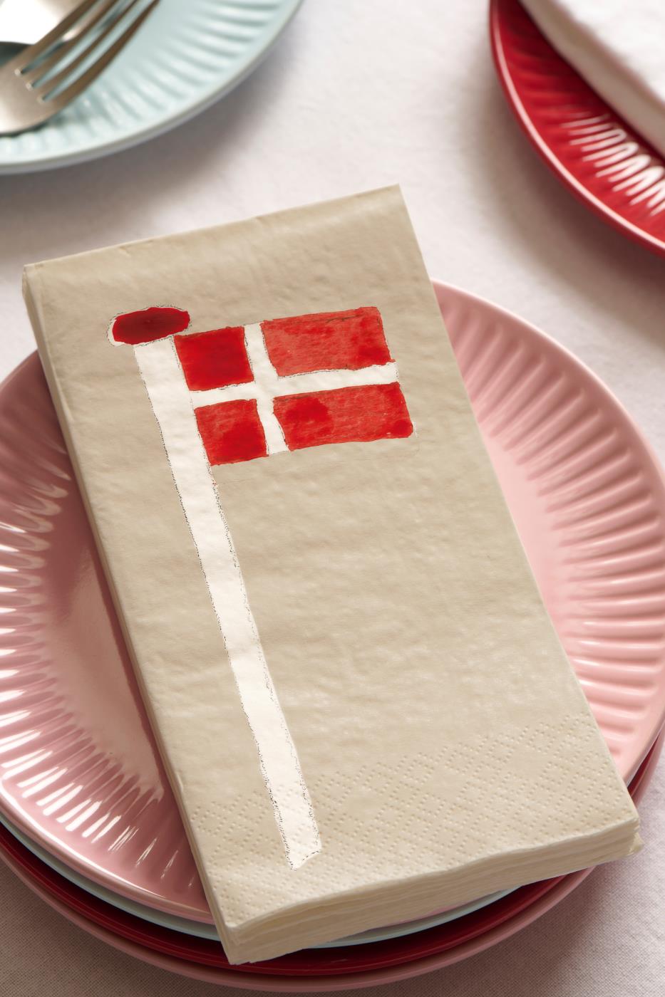 Serviet med flag fra Ib Laursen