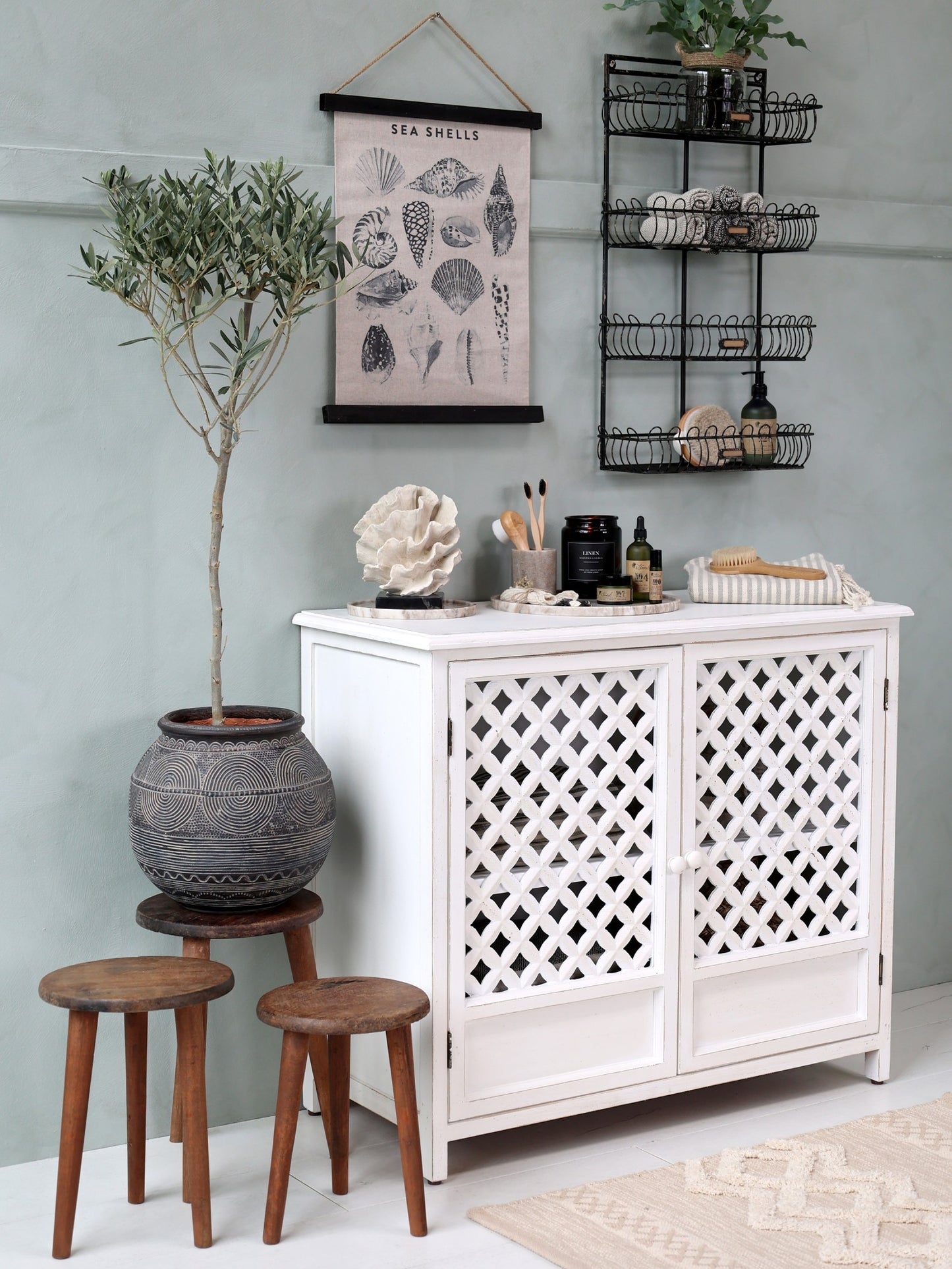 Taburet til pynt i mørkt træ