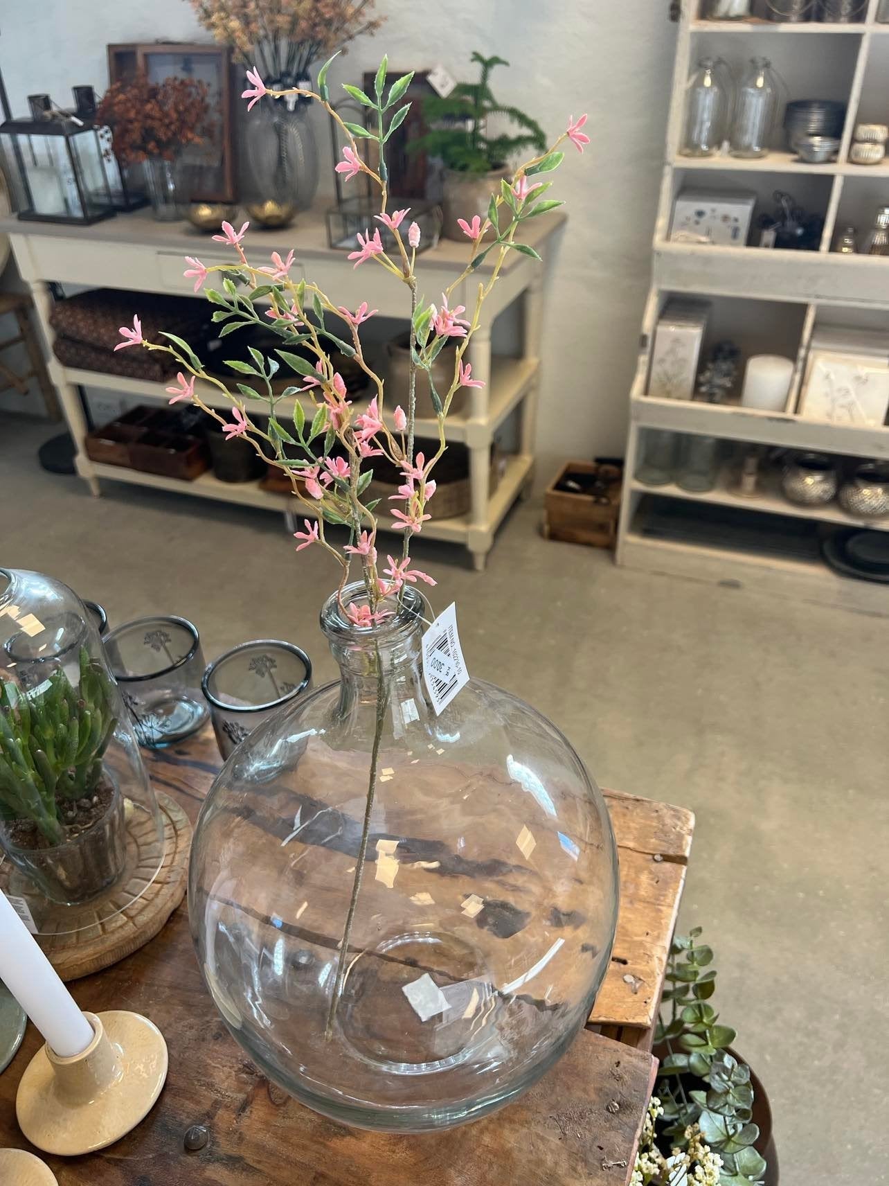 Lyserøde plastik blomster naturtro