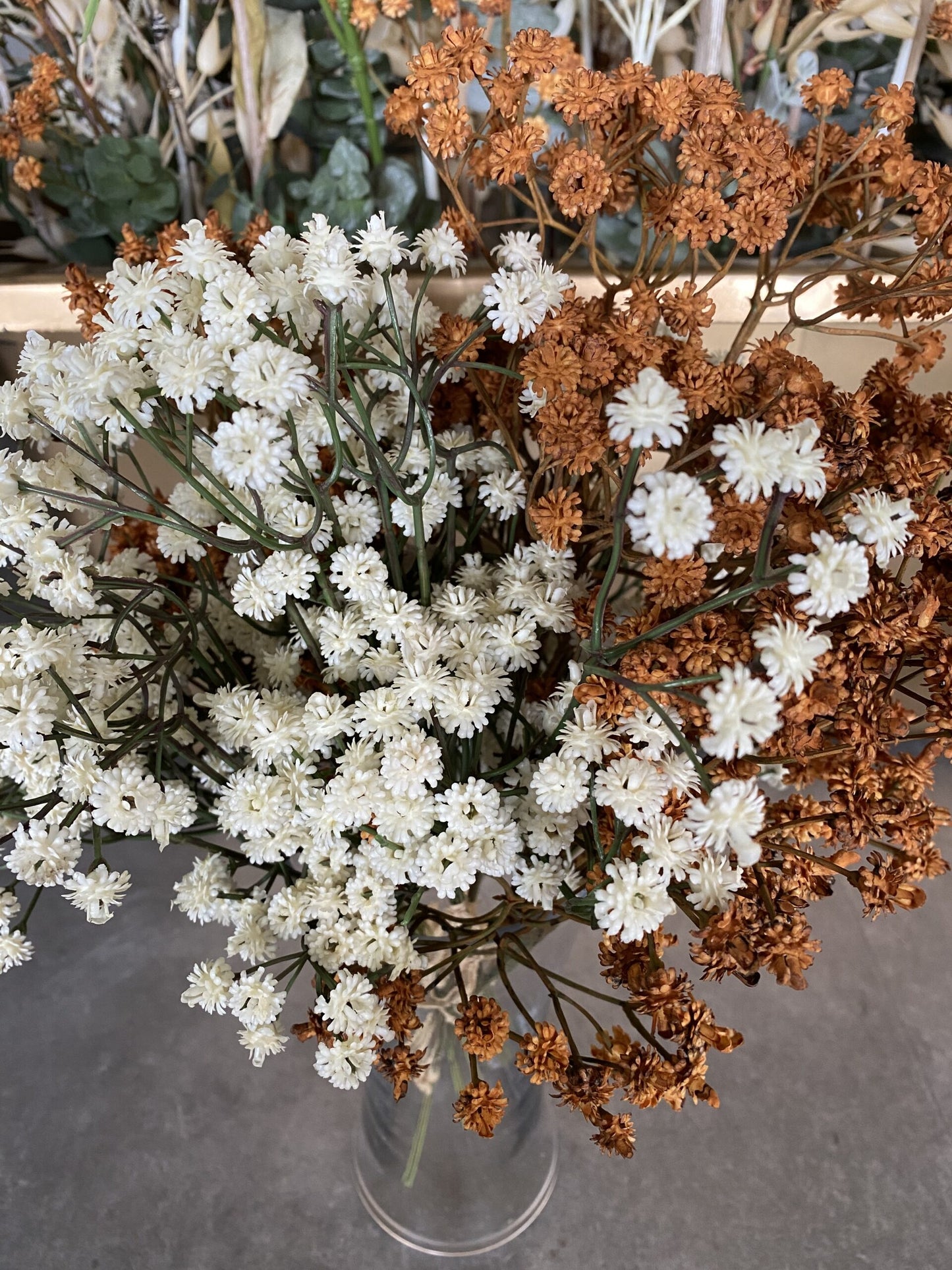 Kunstig stilk med små blomster