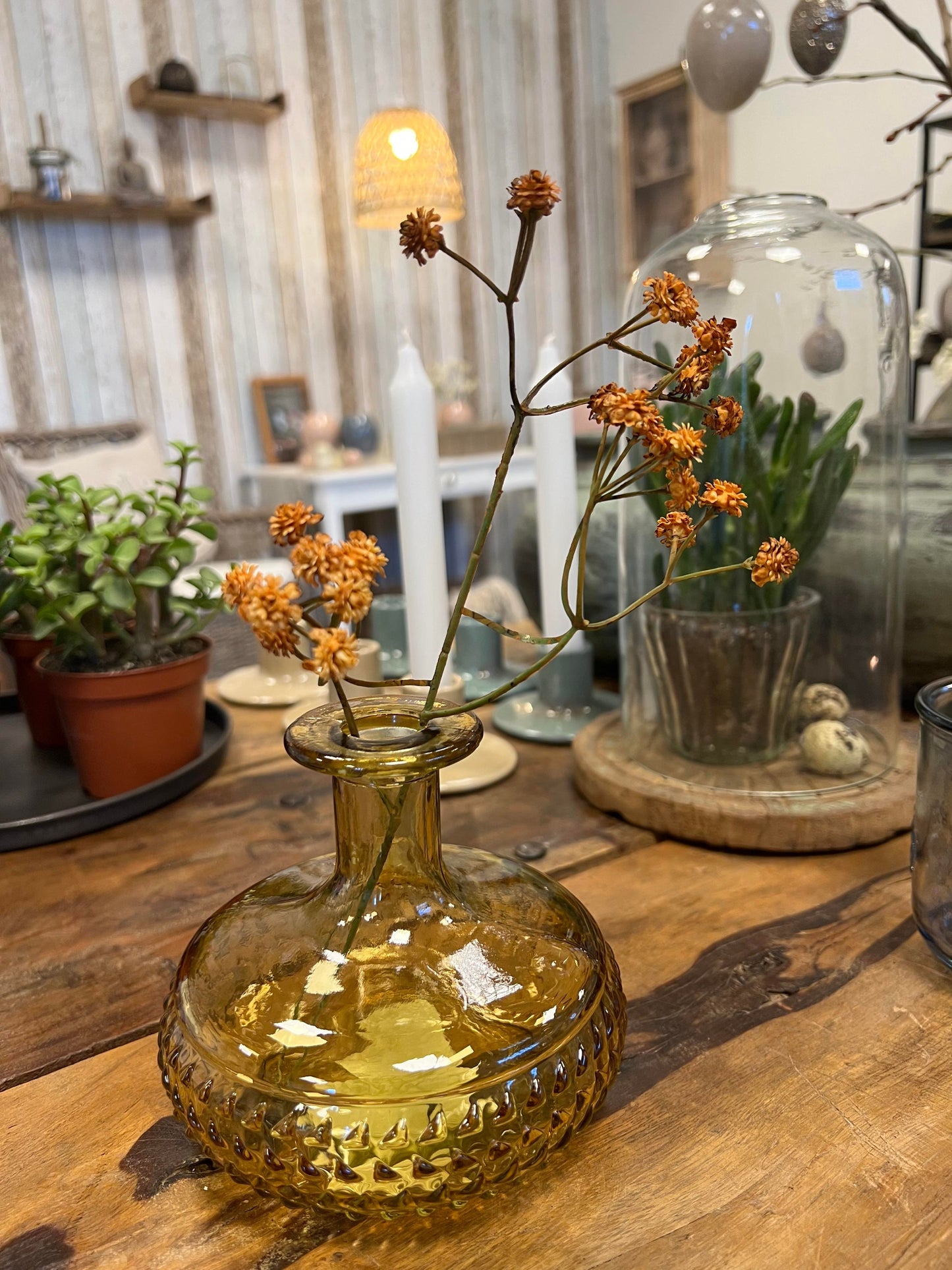 kunstige blomster i brune farver til små glasvaser