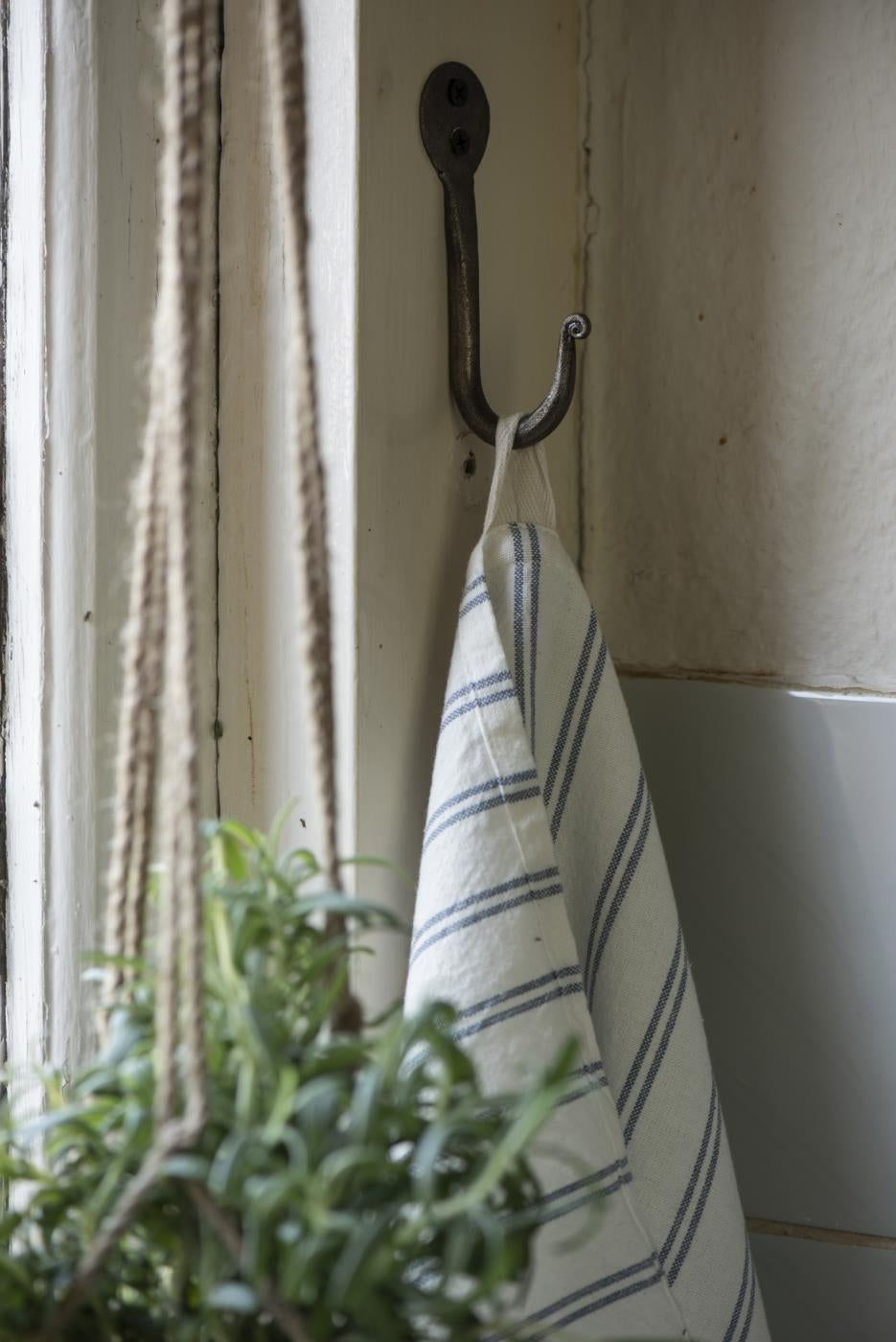 Enkelt knag i antique messing