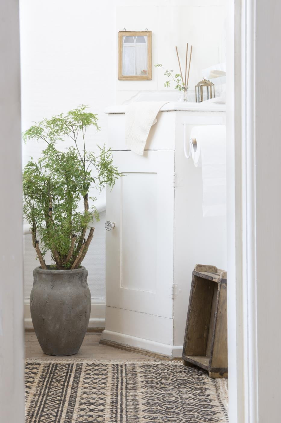 romantisk toiletrulleholder til sommerhus