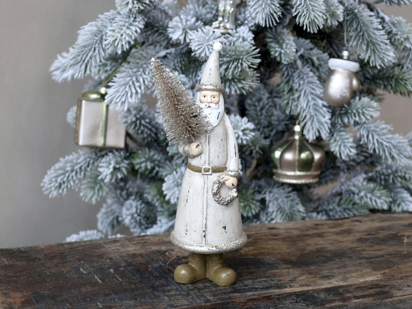 Julemandsfigur med juletræ