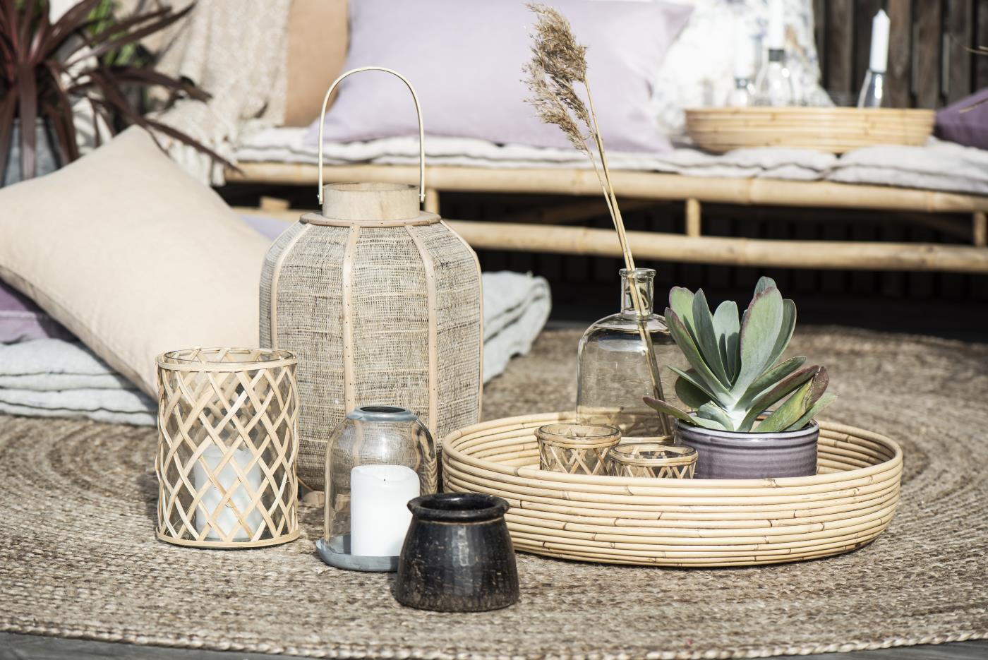 Rund dekorationsbakke i rattan