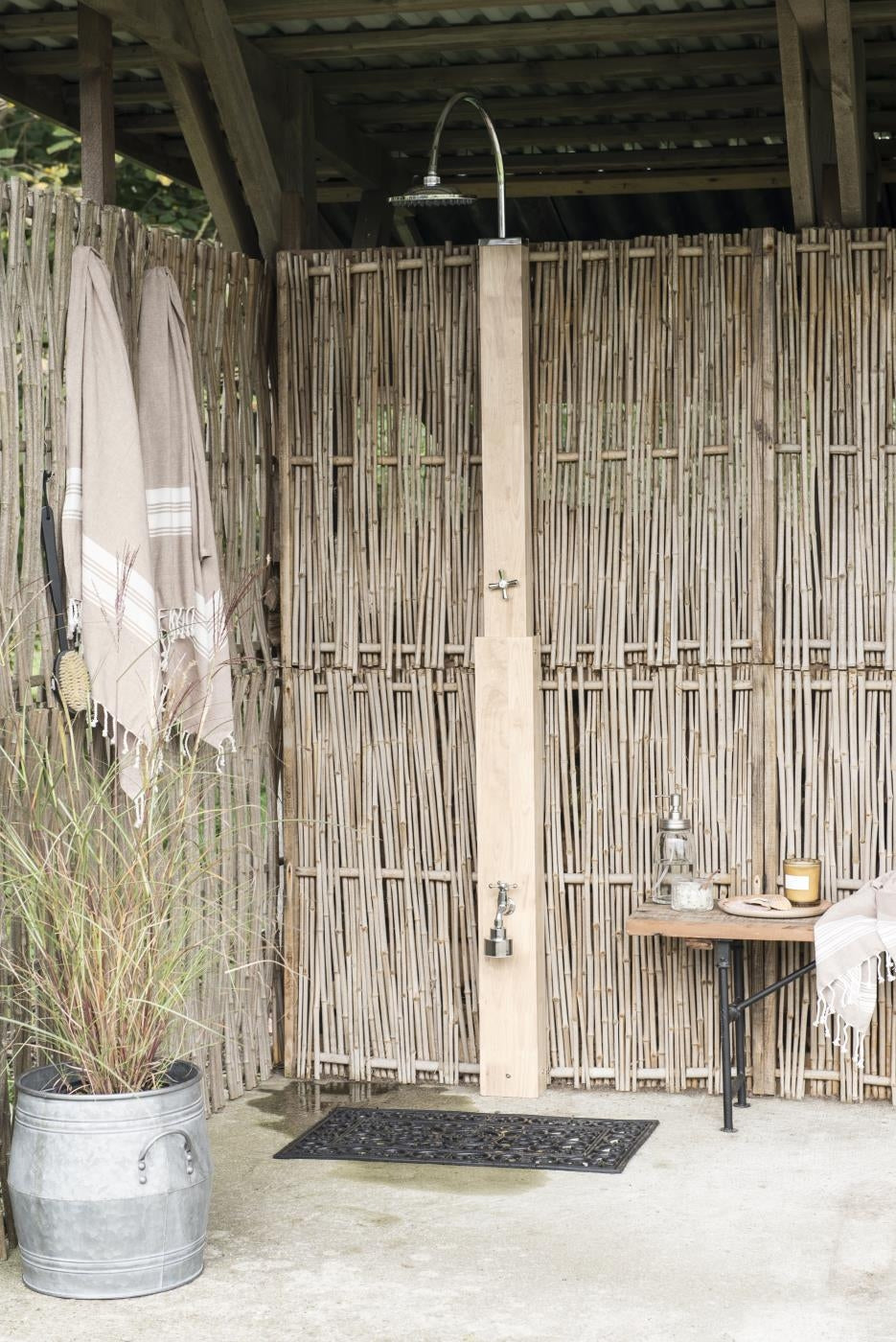 Sort måtte med mønster til udendørsbruser