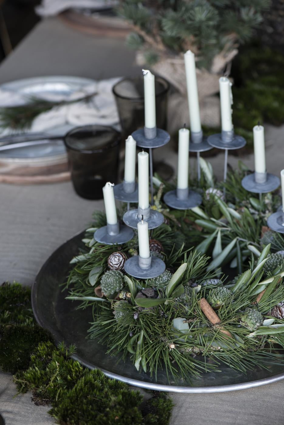 Rundt pyntefad til bord i sølv fra Ib Laursen