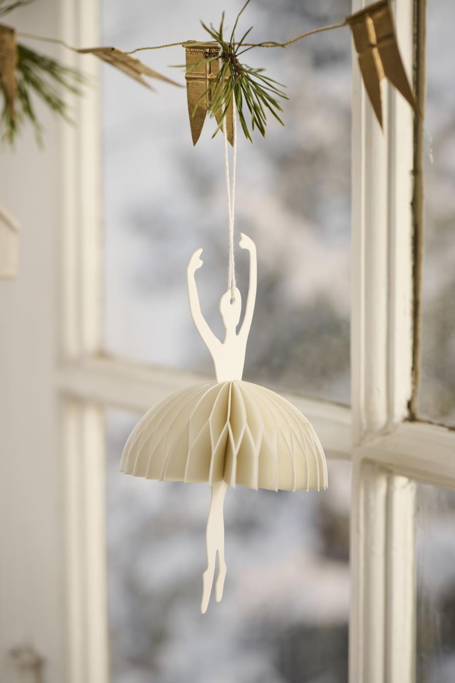 Ballerina til ophæng fra I b Laursen