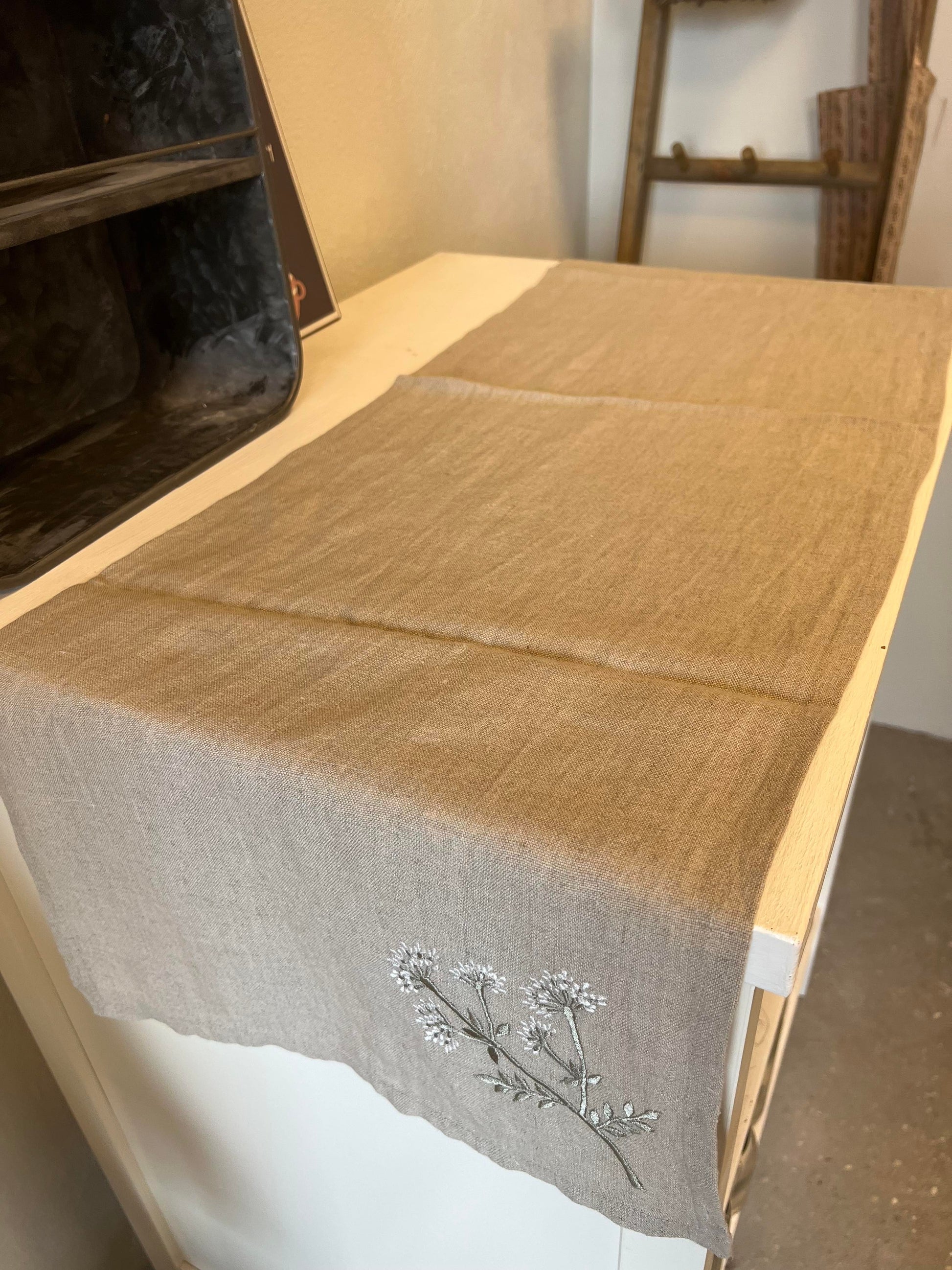 Nostagisk bordløber fra Femme Facon