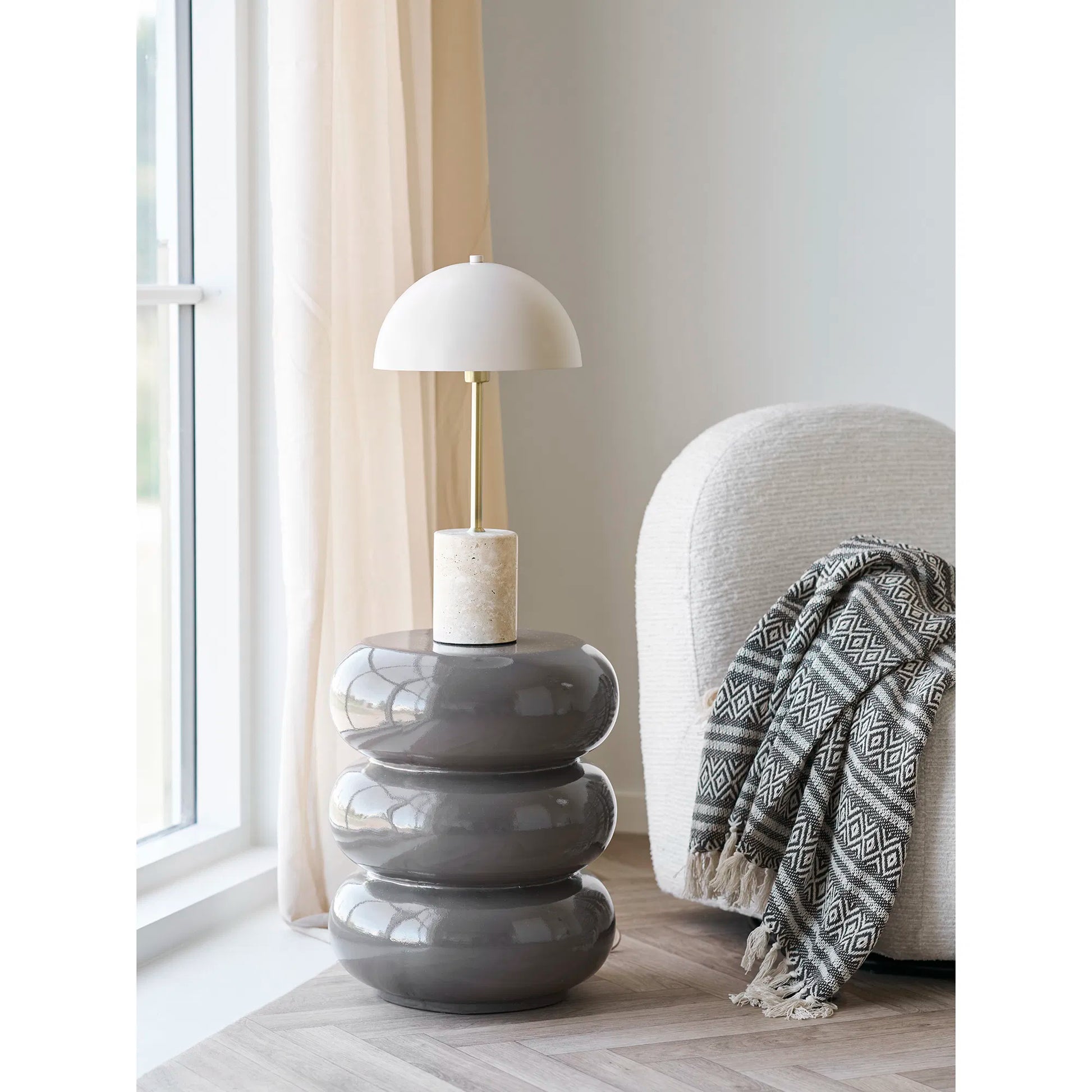 Bordlampe i marmor fra House Nordic