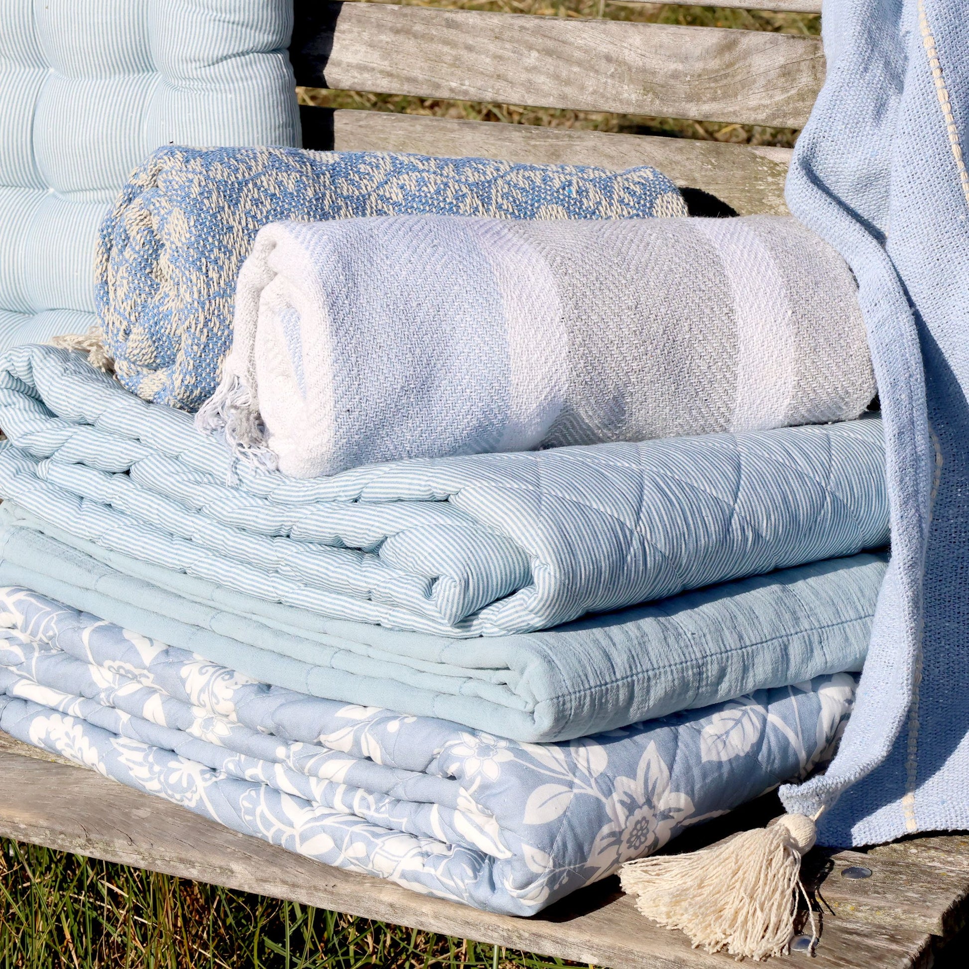 Blå nostalgisk quilt fra Chic Antique