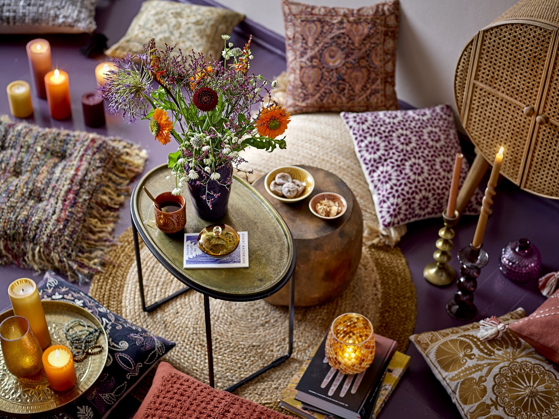 høj lysestage i glas farvet fra Bloomingville