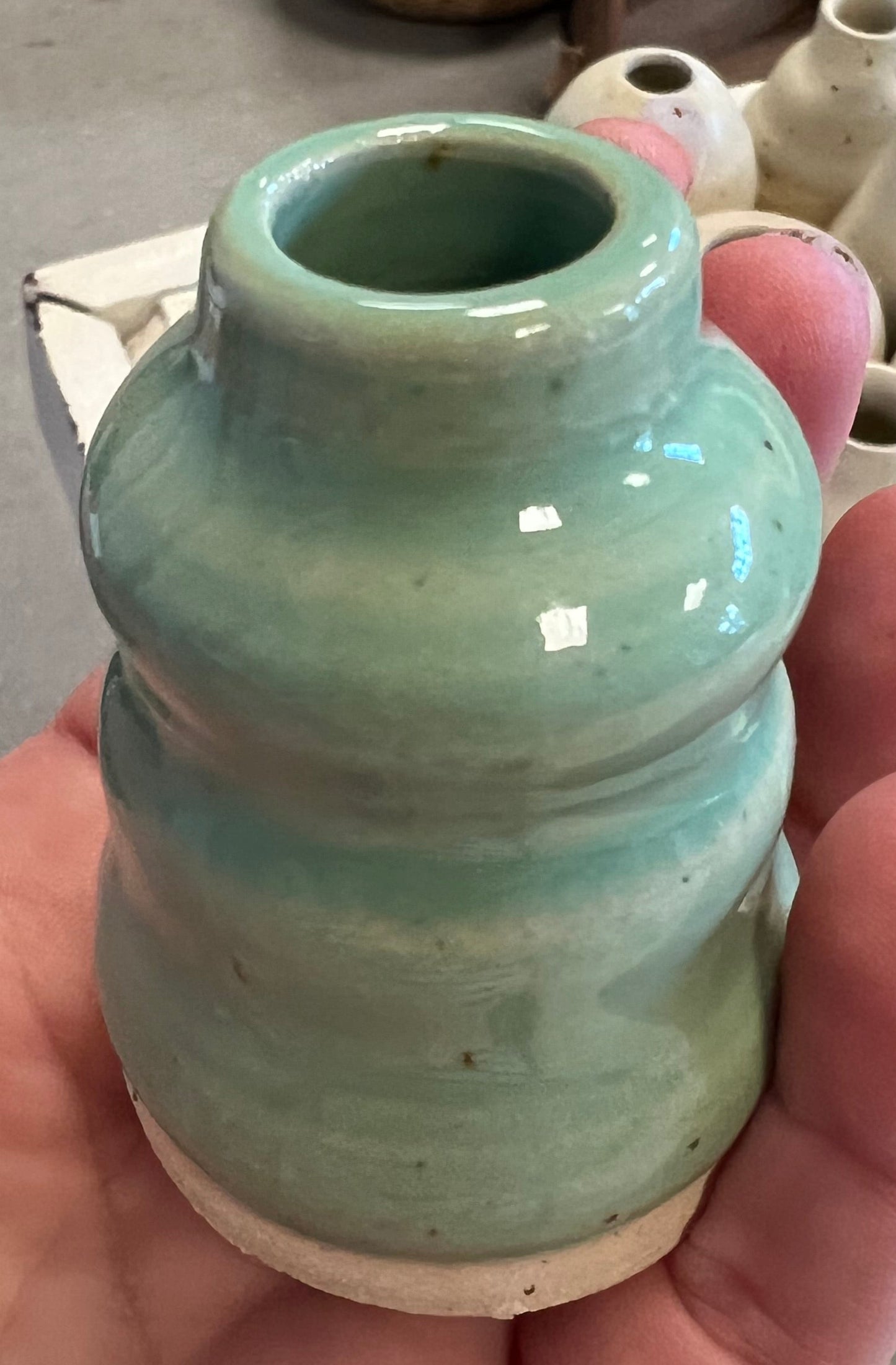Vase med buer fra Vangs keramiske værksted