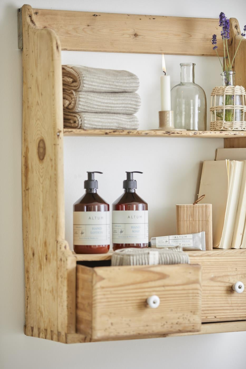 Lysestage i sommerhusstil Ib Laursen