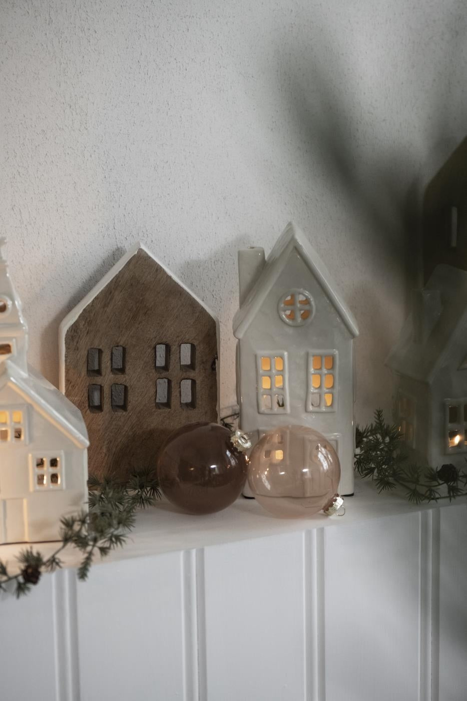 Rosa julekugler i glas til pynt på juletræet fra ib Laursen