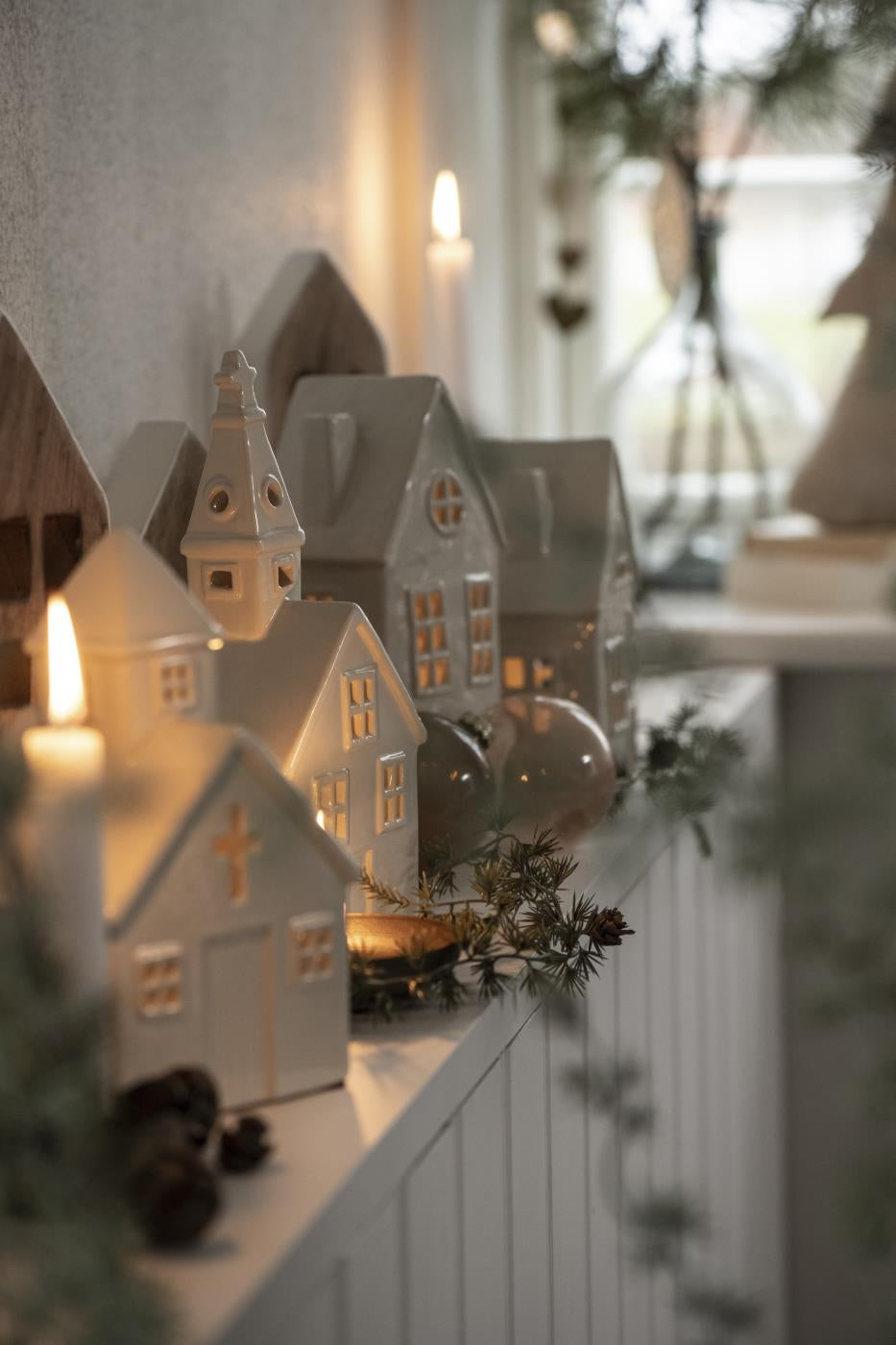 Julekugler i jordfarver lavet af glas Ib Laursen