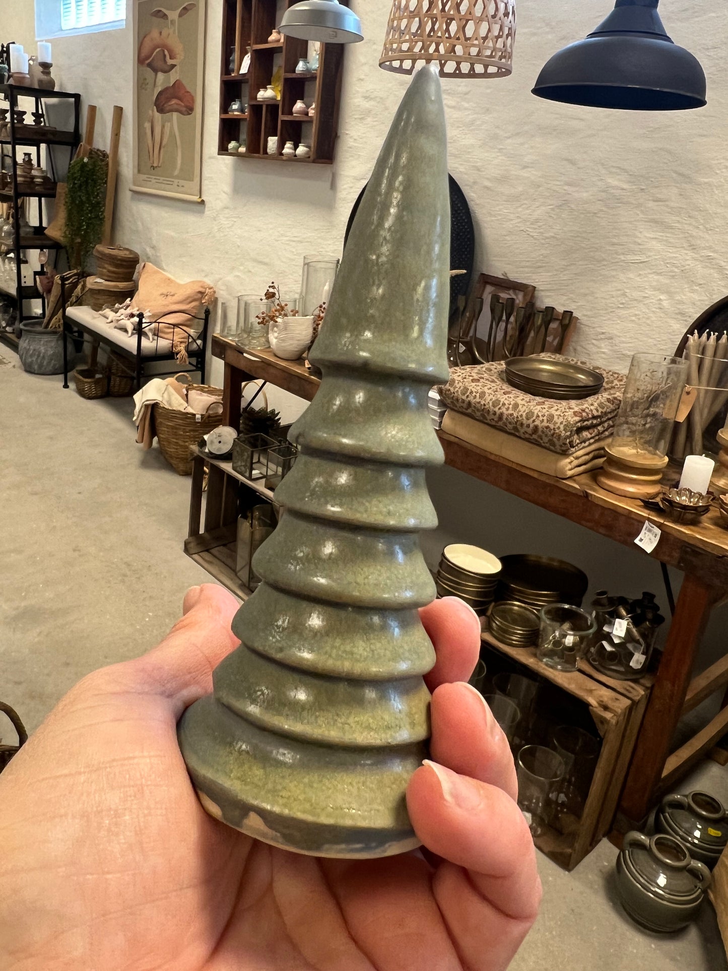 Håndlavet juletræ fra Vangs keramiske værksted