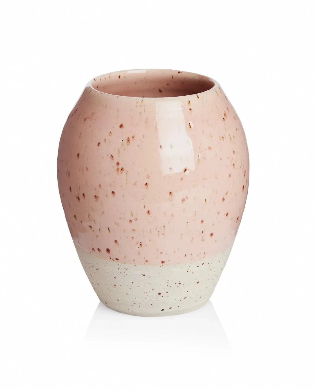 Rosa vase til blomster fra Vangs keramiske værksted