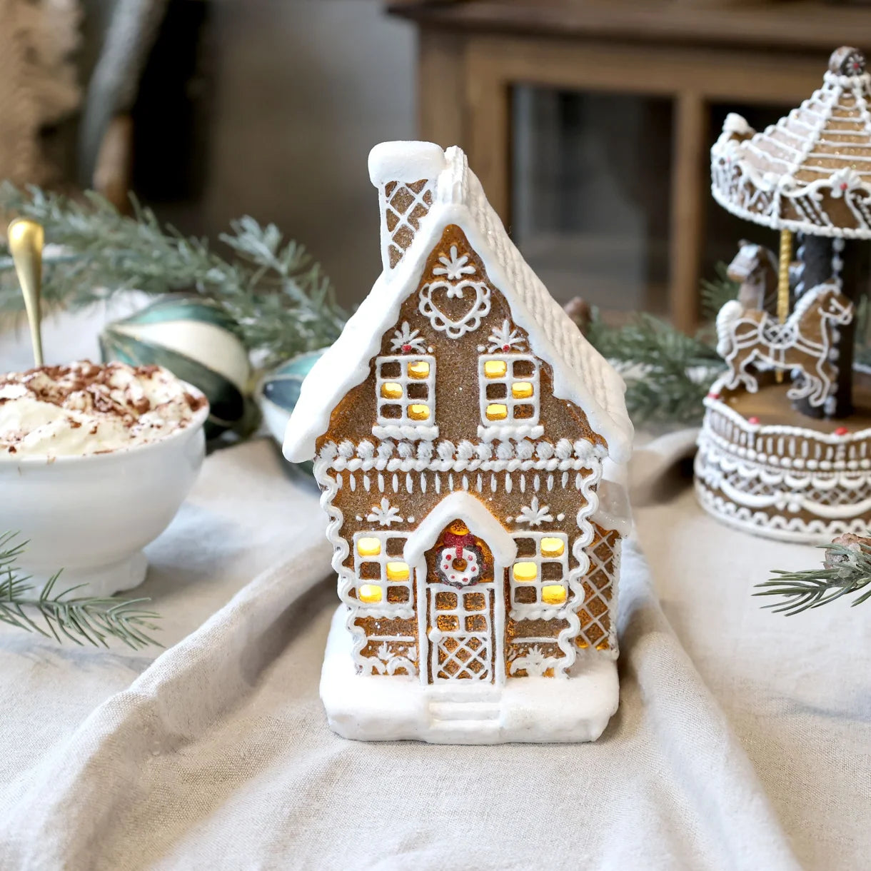 Hus med LED lys fra Chic Antique