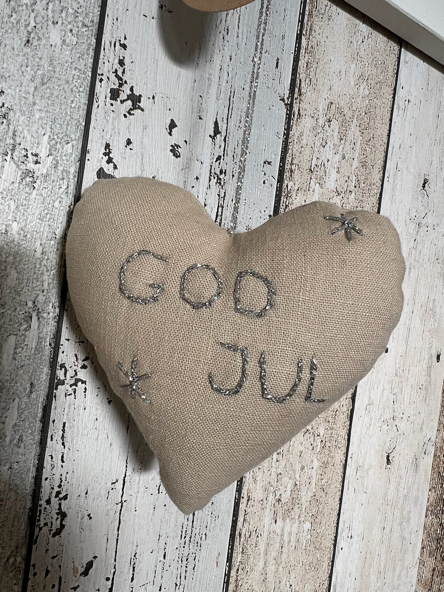 Håndlavet hjerte i hør julepynt fra Petite Kanina