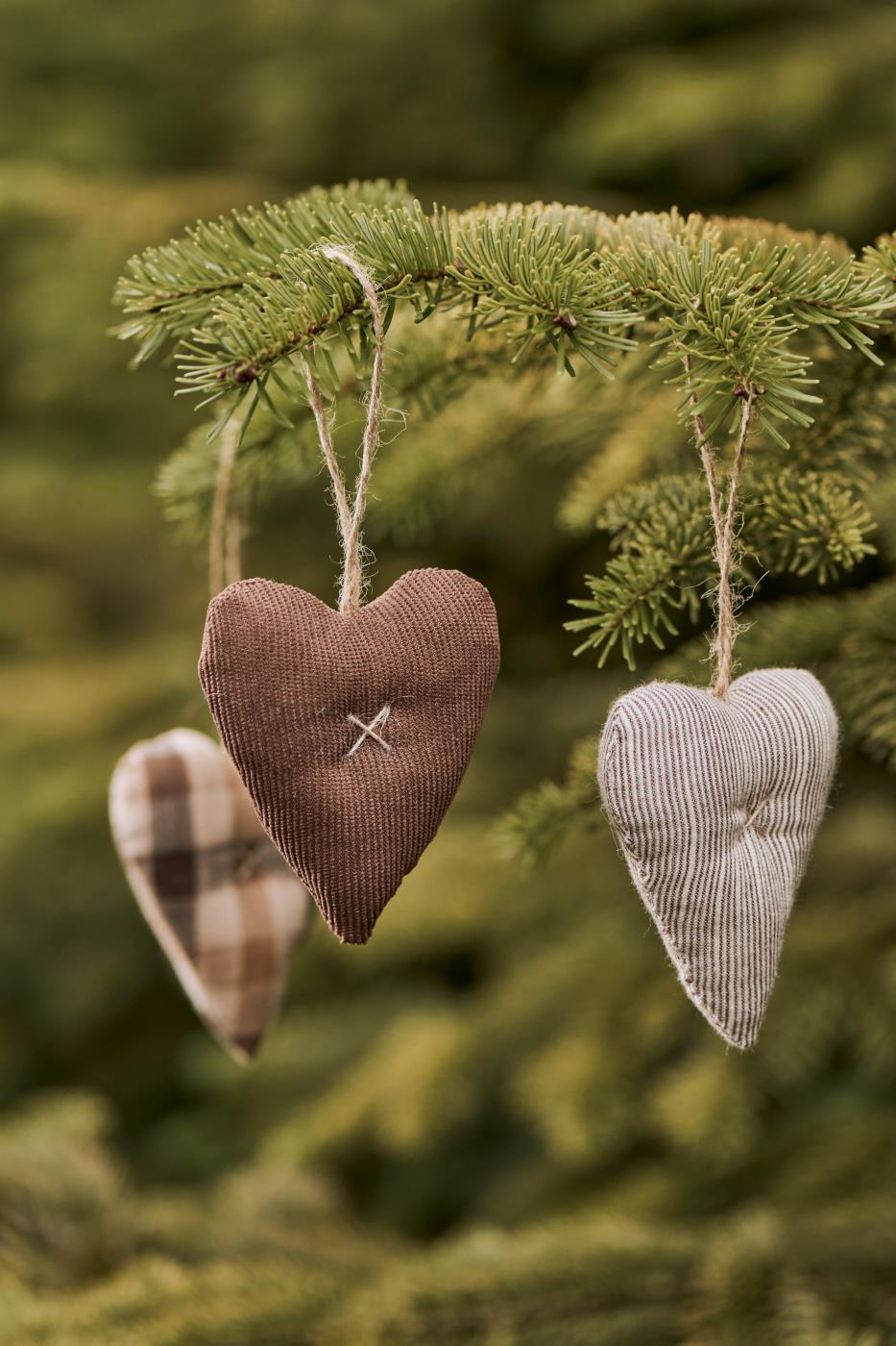 Stof hjerter til ophæng fra Ib Laursen