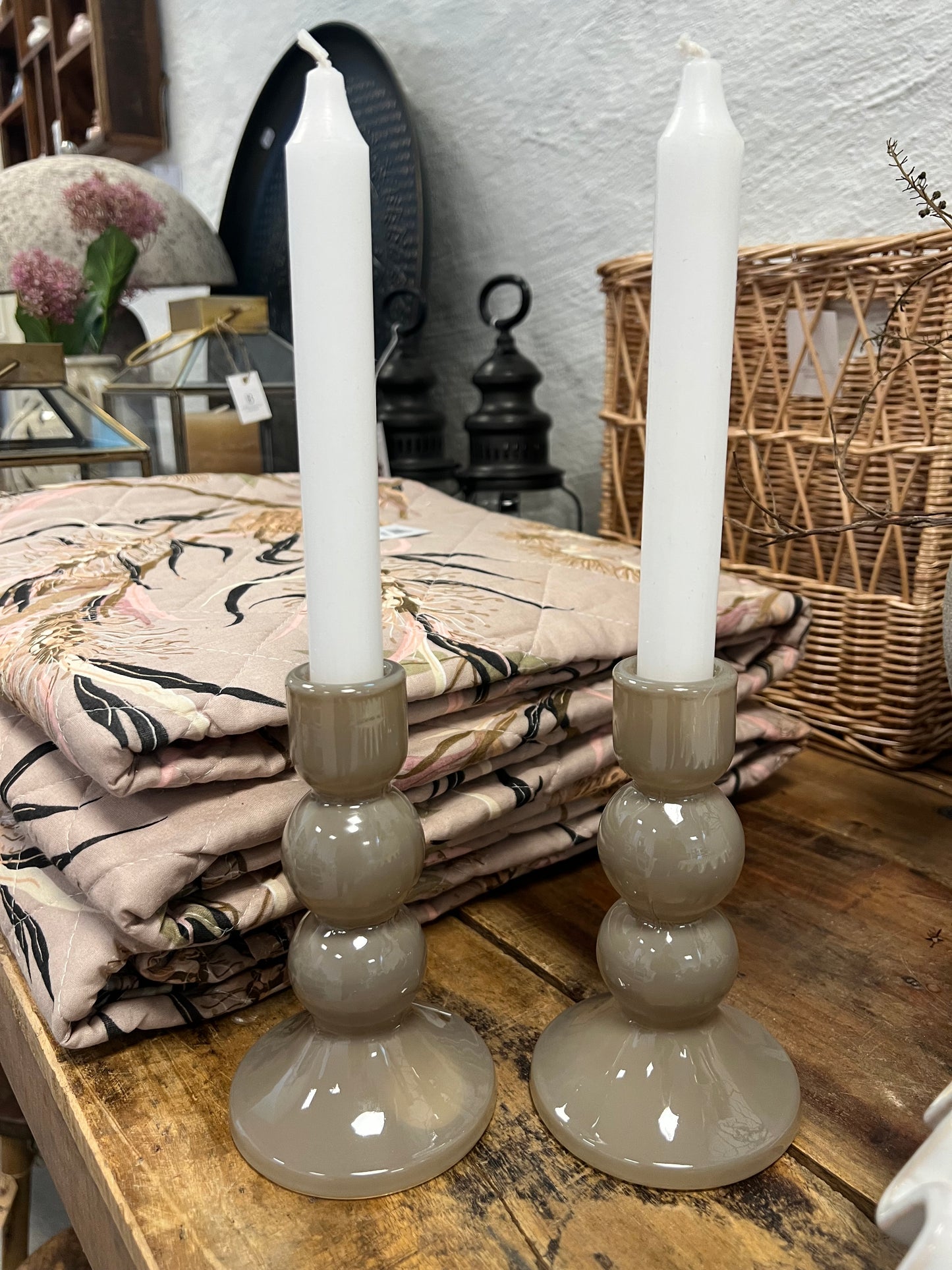 Glas lysestage med kugler fra Madam Stoltz