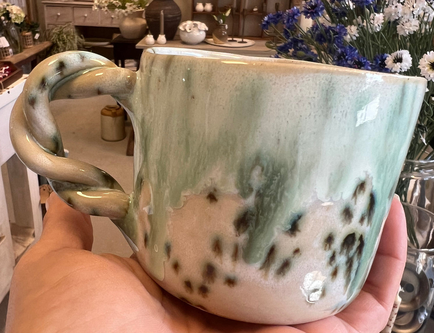 Keramik krus emd snoet hank og skildpadde fra Handmade by Victoria Juul