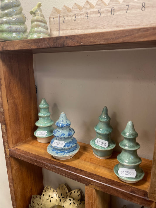 Keramik juletræ fra Handmade by Victoria Juul