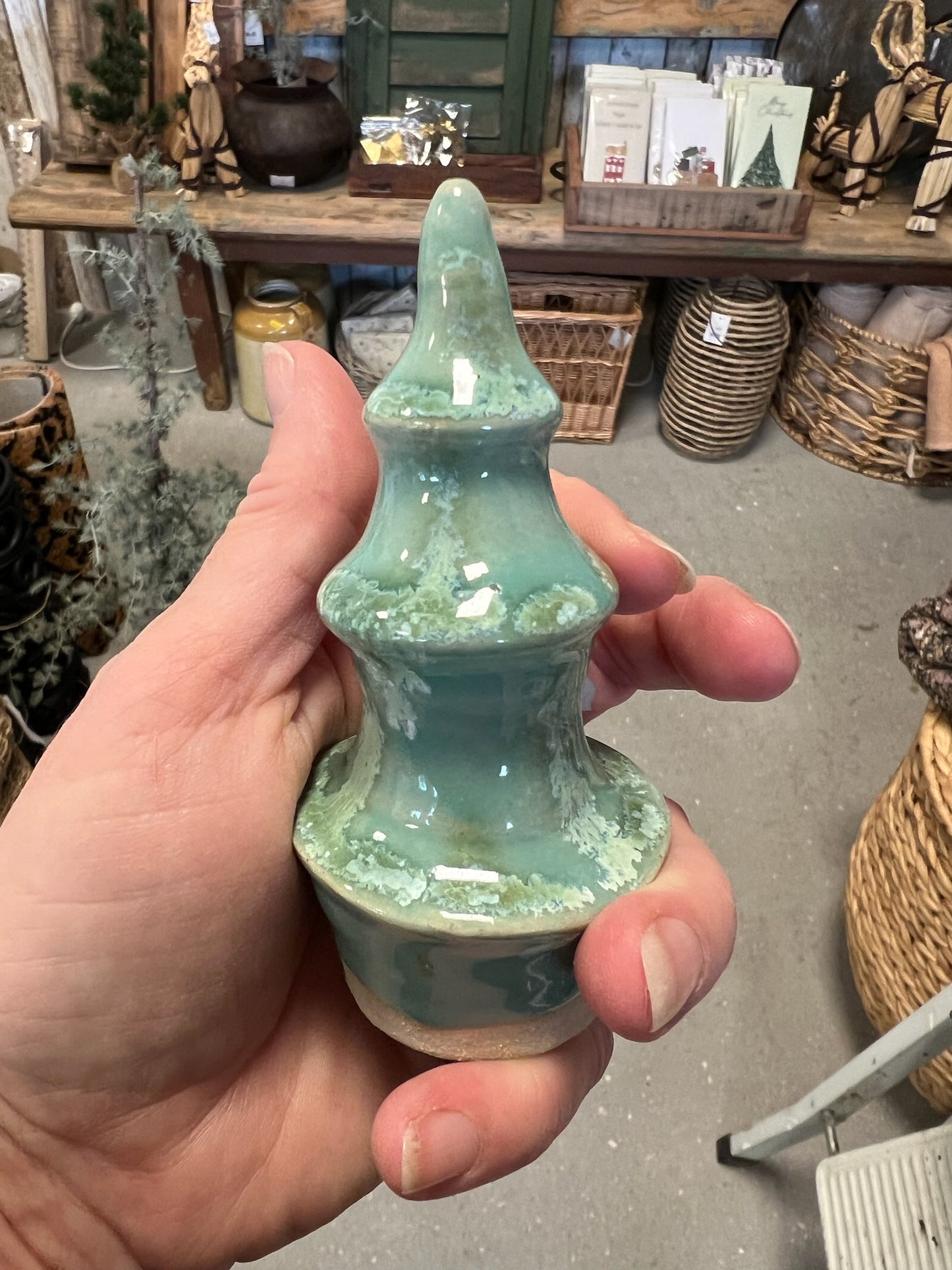 Keramikjule træer i grøn fra Handmade by Victoria Juul