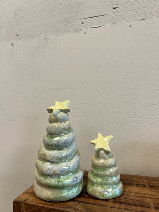 Keramik juletræer med stjerne fra Handmade by Victoria Juul