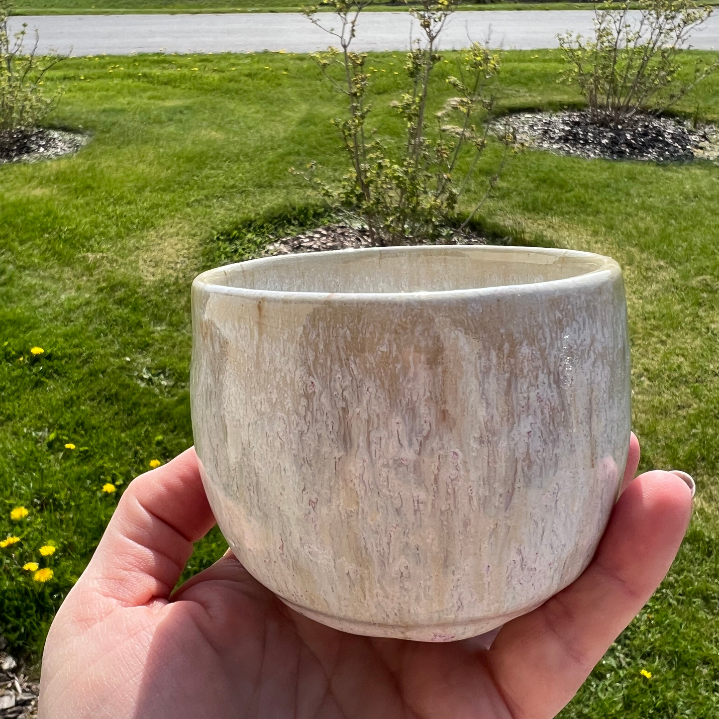 Krus i beige fra Handmade by Victoria Juul