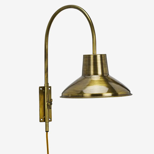 Væg lampe i messing fra Madame Stoltz