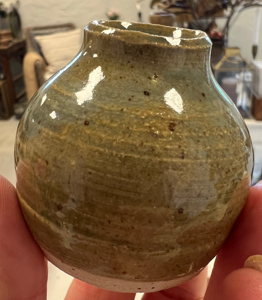 Vase i brun fra Vangs keramiske værksted
