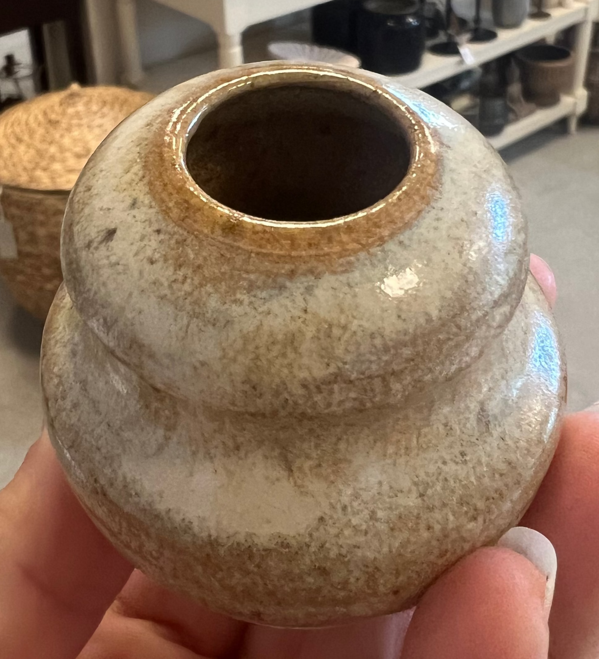 Vase i en brunlig farve fra Vangs keramiske værksted