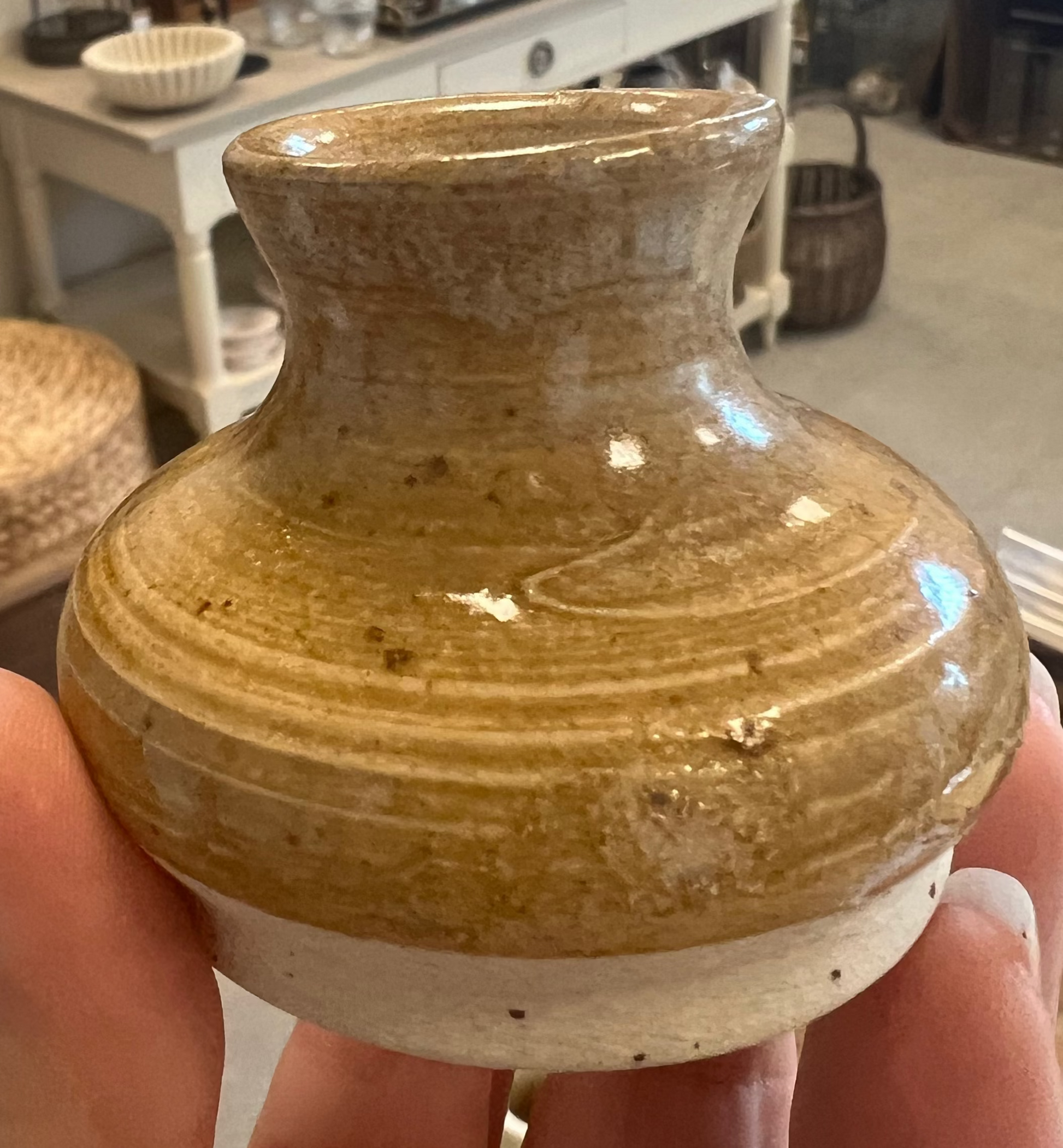 Brun vase fra Vangs keramiske værksted
