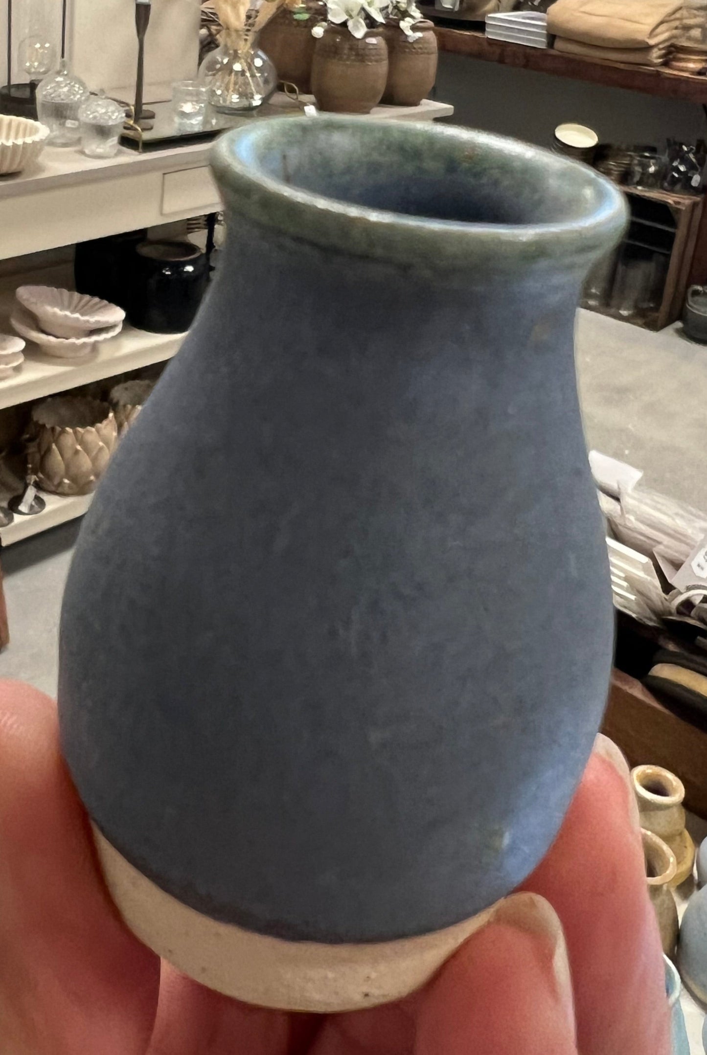 Keramik vase i blå fra Vangs keramiske værksted